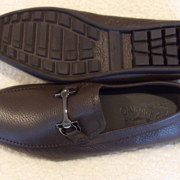 NEW IN BOX FERRAGAMO CANCUN Brown Calf Pebbled Leather Men Loafers. Size 6.5 EEE